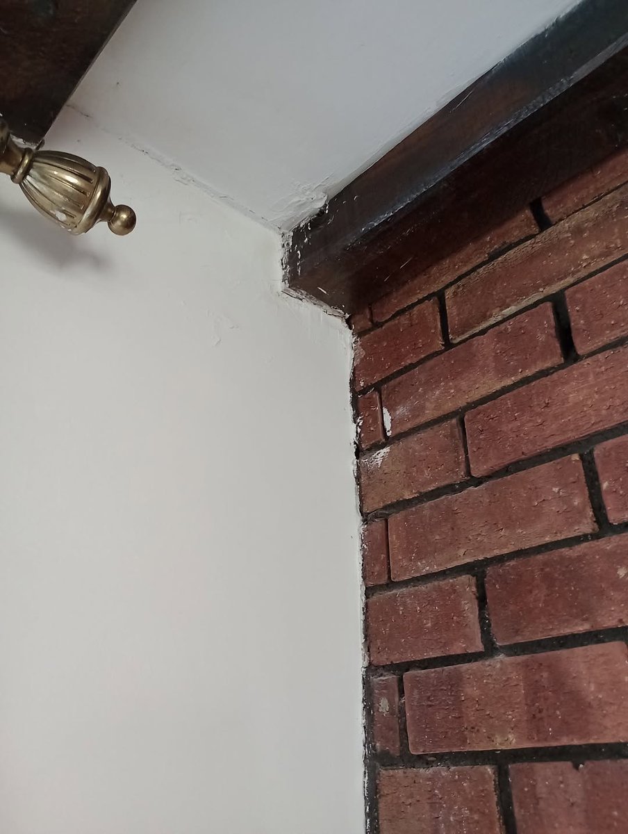 DecoratorsU's tweet image. Does anyone else take pictures of stuff like this before they start painting. I still get paranoid that I&apos;m going to get the blame.

#painter #mistakes #evidence