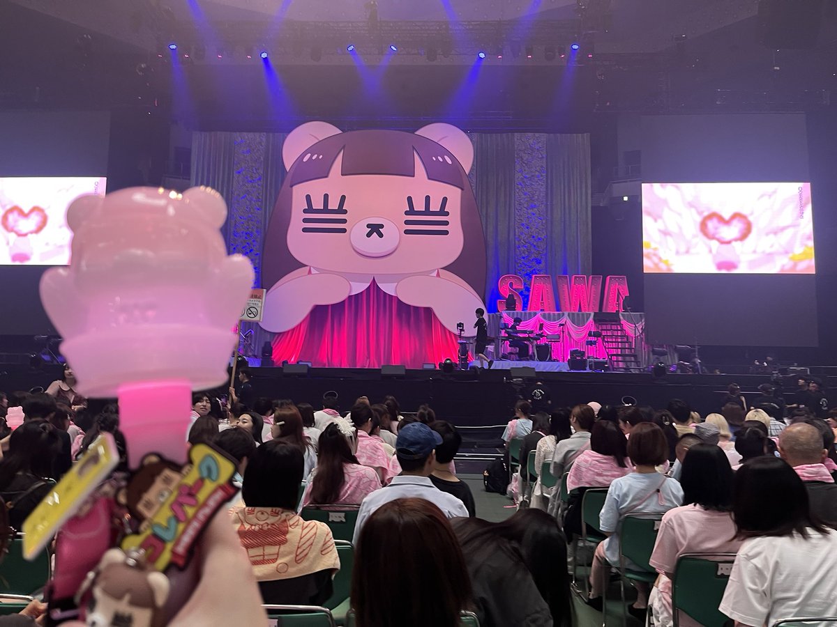 aina_kore17's tweet photo. 私も初めての武道館！
連れてきてくれてありがとう
今日は私にとっても人生で大切な日だよ

色んな演出があって本当に楽しかった！
今までの事考えてライブ中何度も泣いた

シンガーソングライター "コレサワ" と過ごした8年間でした！これからもずっと応援してるよ！

  #コレサワ  #コレサワ武道館 https://t.co/Px17DiPMrF