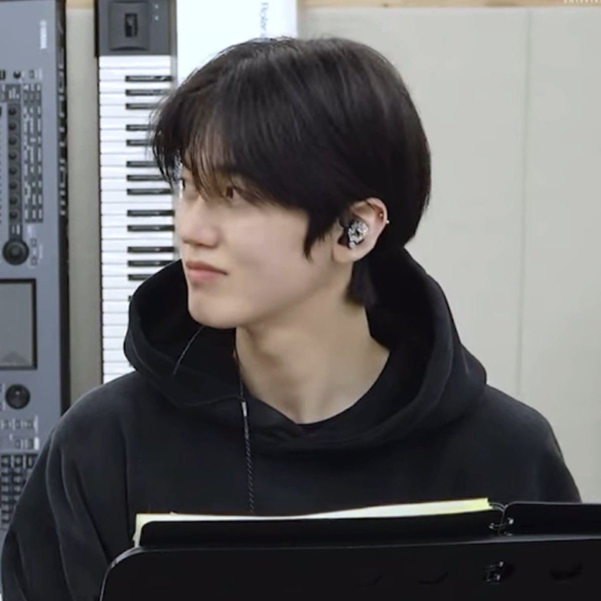 juszuu's tweet image. 흑발청순미남너무좋아요