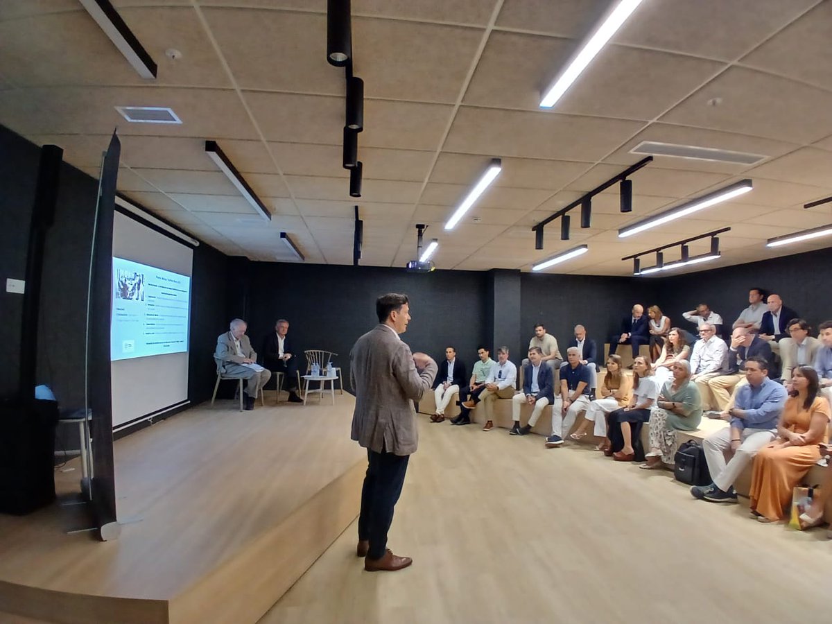 La semana pasada recibimos al Club de Ejecutivos del Málaga Tech Park en nuestro proyecto de flex living. Un encuentro con CEOs del ecosistema tech local donde compartimos nuestra apuesta por un modelo residencial más flexible, conectado y adaptado a nuevas formas de vivir.