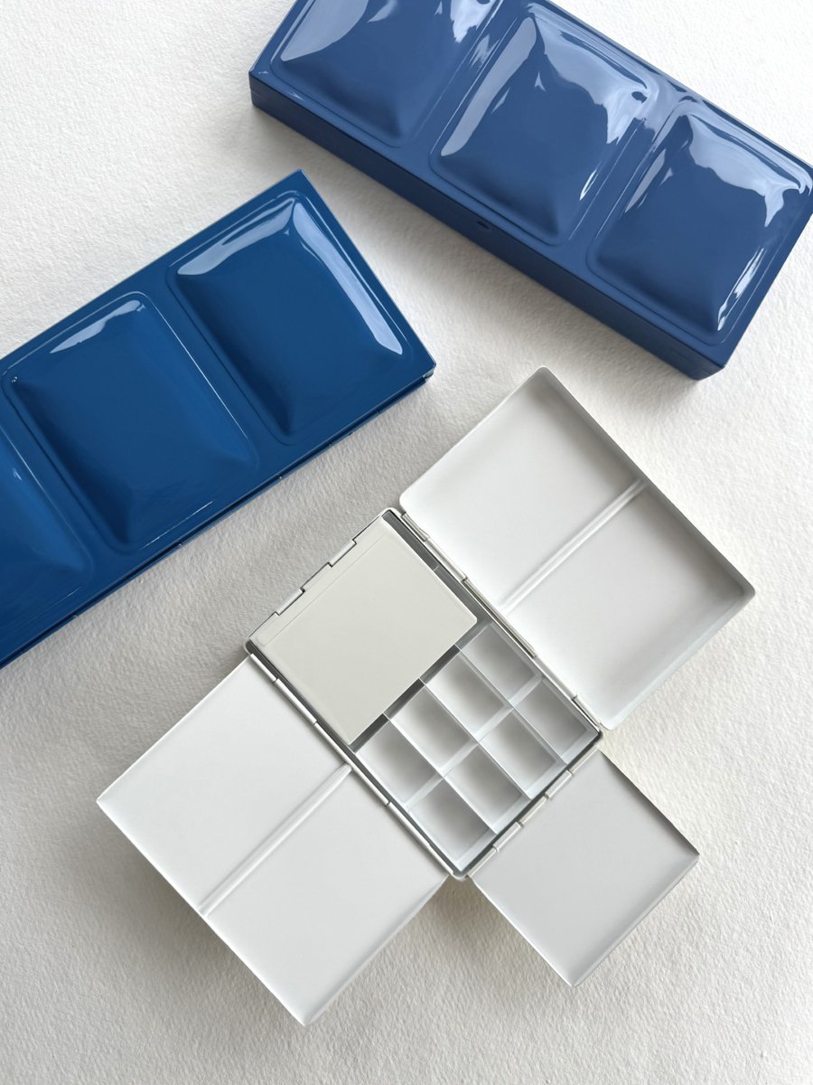 A few recent orders - All painted using Classic RAL colours. The top left palette is finished in Capri Blue 5019, the top right palette is finished in Distant Blue 5023 and the bottom palette is finished in Pure White 9010.