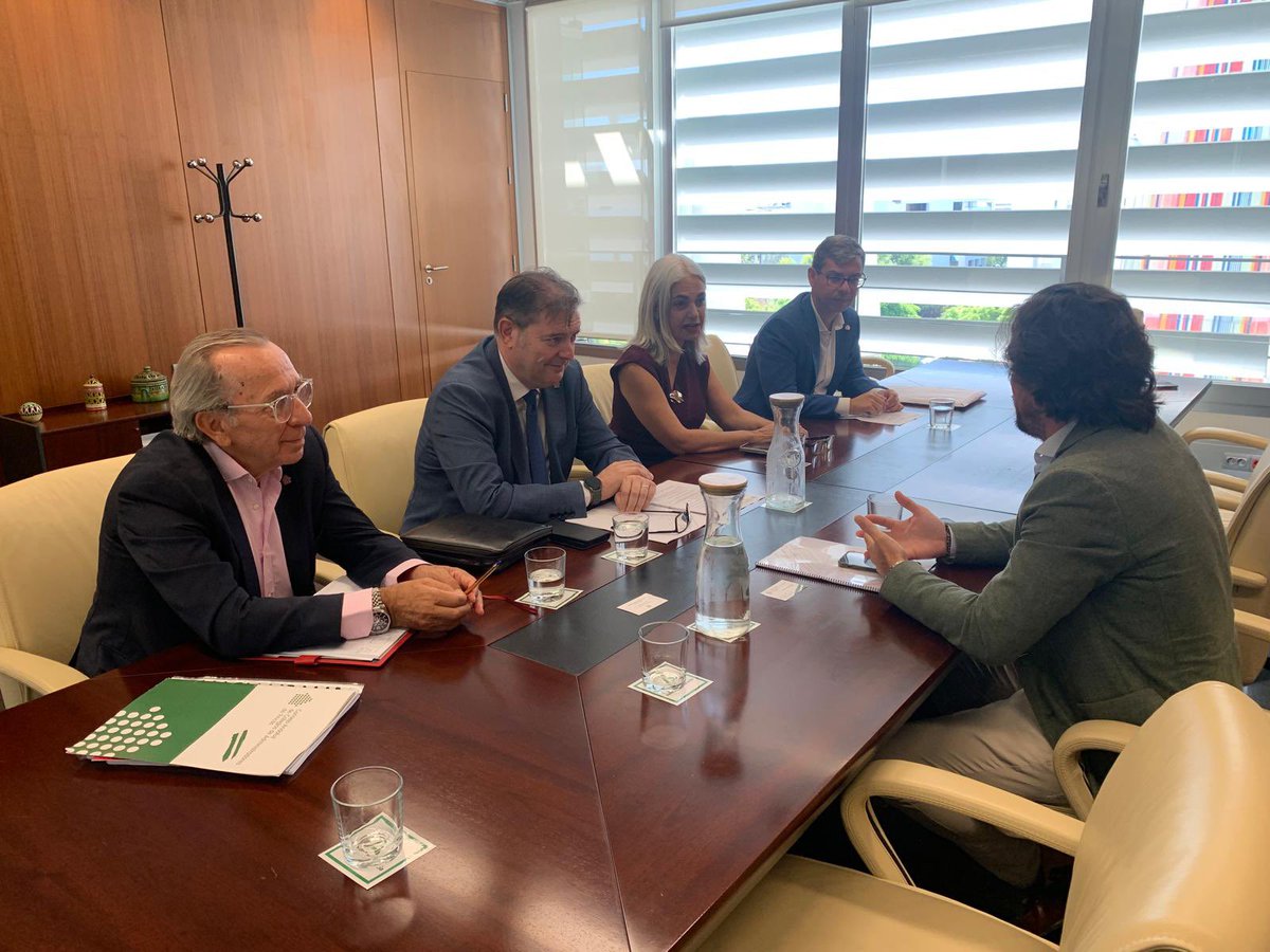 El Consejo Andaluz de Colegios de Administradores de Fincas (CAFINCAS) ha mantenido una reunión con Francisco Javier González, Director General de Fomento del Emprendimiento de la Junta de Andalucía.