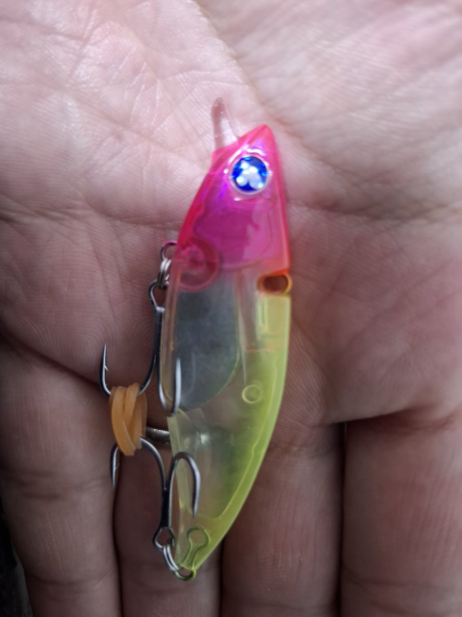 まーた仕事続きか()
しばらく釣りいけないのが辛いがこの前川に根掛かりしたナレージ65を新しく買えて良かったわ