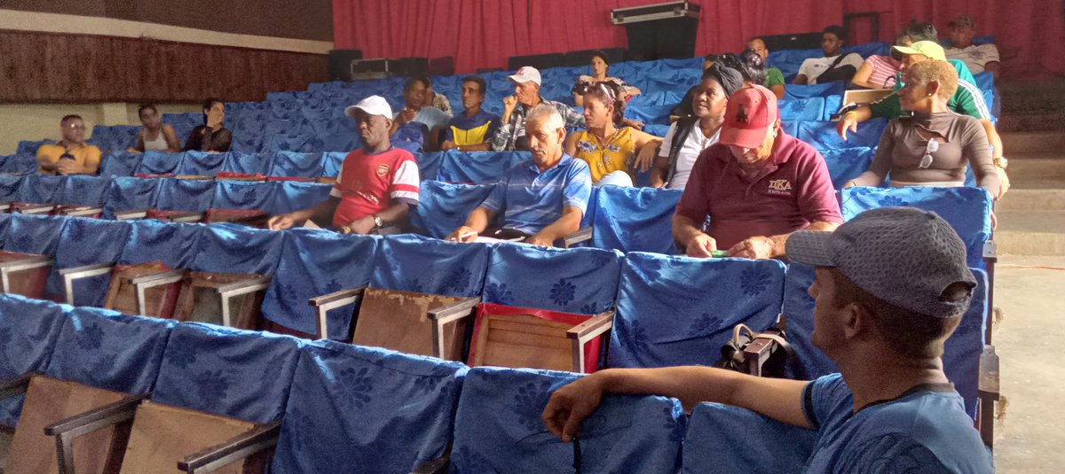 Como cada martes nos reunimos en el cine Invasión de #Mantua #PinarDelRio en el taller de programación,  para puntualizar las actividades de la semana. 
#CubaEsCultura