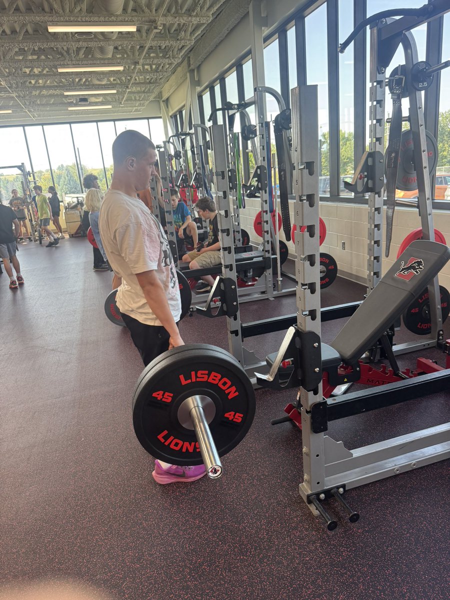 LisbonStrength's tweet image. Feeling stronger and faster already 💪⚡️ Grateful for the opportunity to train with our new equipment — a huge thank you to the Lisbon community for making this possible! 🙌 #Gratitude #StrengthAndSpeed #LisbonSupport #LevelUp