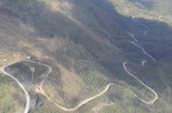 Parece una culebra, pero es el Viaducto la Farola,  une  los municipios #Imías y #Baracoa, atravesando el macizo Sagua- Baracoa.
#CubaQuéLindaEs
<a href="/yoeaberob1/">Yoel Perez Garcia</a> 
<a href="/LazaroCast79834/">Lazaro Castellanos Matos</a> 
<a href="/AlisAzahares/">Alis Azahares</a> 
<a href="/AdrielDeCuba/">@AdrielDeCuba</a> 
<a href="/PartidoPCC/">Partido Comunista de Cuba</a> 
@Marie