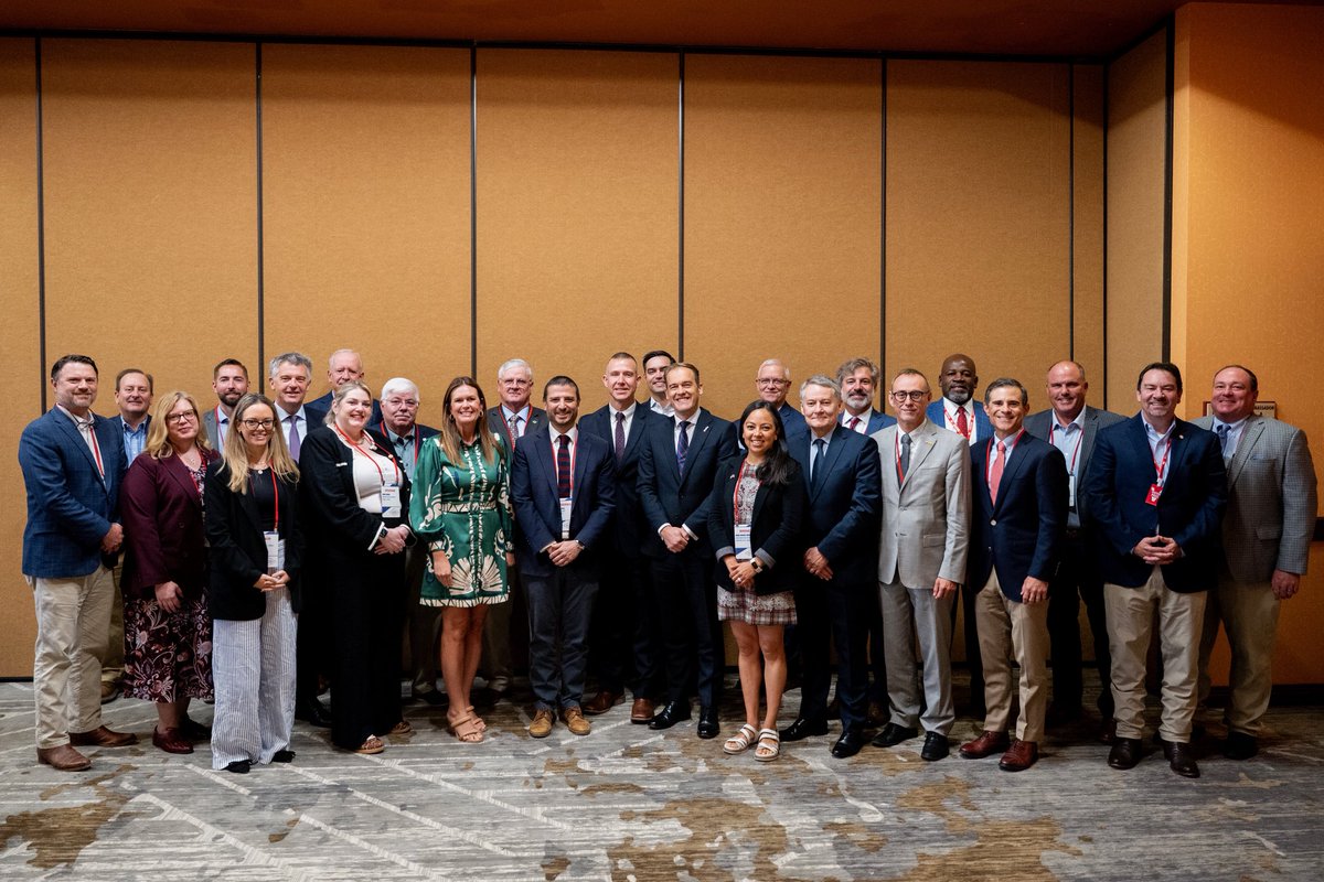 SarahHuckabee's tweet photo. What an honor to have my friend @BrookeLRollins in Arkansas to speak to agriculture leaders from across America.

Our farmers are hurting. But along with the Trump administration we are standing with our ag community to make sure America can feed and fuel itself for generations to come.