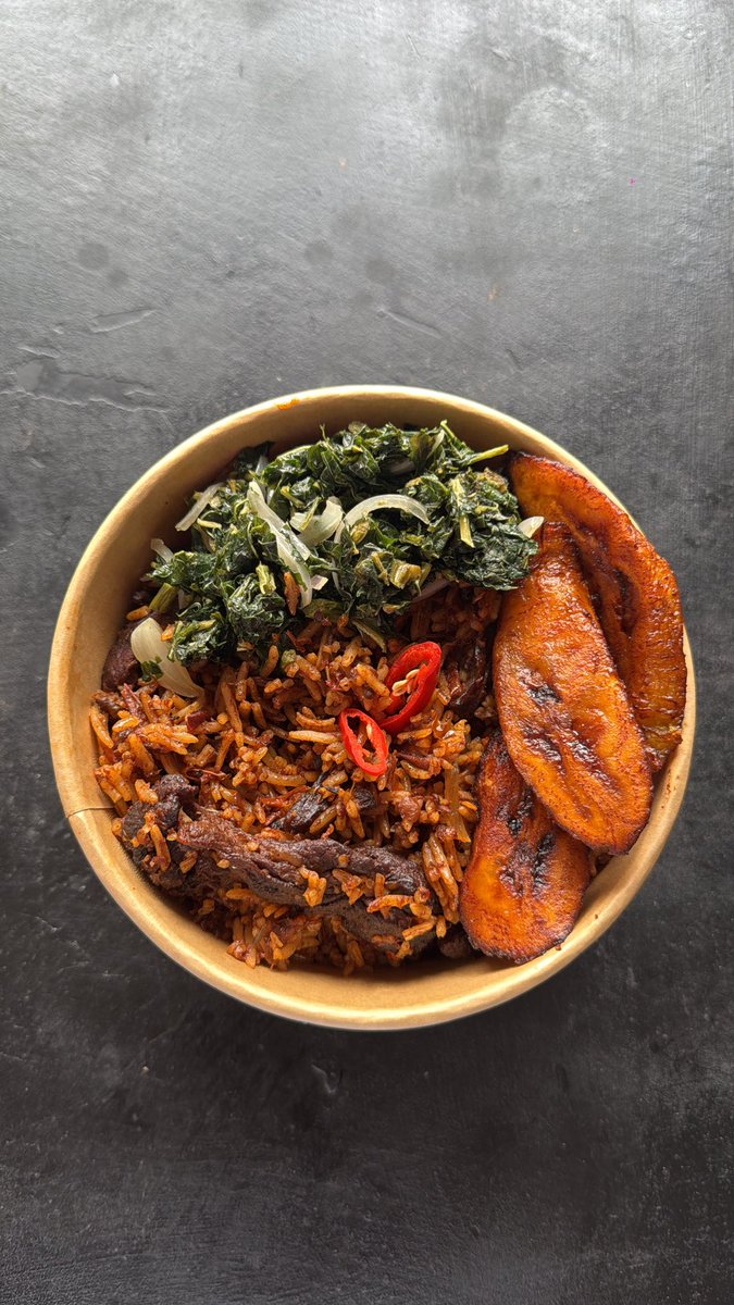 Good food can make you have a less stressful day today 🥹

Order a bowl of SHALAYE RICE - Asun jollof with soft fried plantain and sautéed greens. 
Available both on the Island and Mainland today.
chowdeck.com/store/lekki-ph…