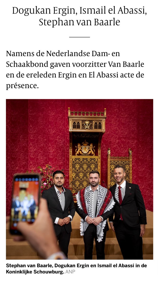 Israël pleegt genocide op de Palestijnen. Van Baarle, Ergin en El Abasai tonen solidariteit met de slachtoffers van de genocide door keffiyeh te verwerken in hun kleding. Dit is hoe ze vervolgens neerbuigend worden omschreven in een stijlcolumn van de Volkskrant: