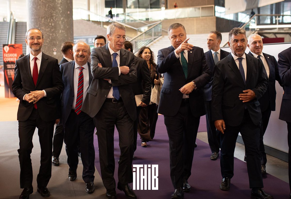 aoksuz's tweet image. Bugün kapılarını açan #PremiereVisionParis Fuarı&apos;nı,  @TC_ParisBE Büyükelçisi Sayın Yunus Demirer,  @turkihracat TİM Başkanı Sayın Mustafa Gültepe ve
Paris Başkonsolosu Sayın Kerem Yılmaz  ile ziyaret ettik. 

Tekstil sektörümüzü ve ülkemizi en iyi şekilde temsil eden 178 Türk…