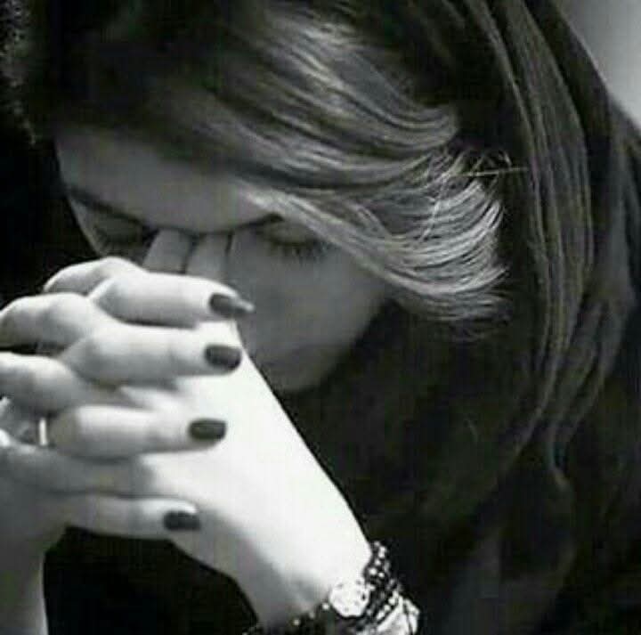 اسلام علیکم ٹویٹر فیملی 

ان کی یاد آئی ھے دھڑکن ذرا آھستہ چل  
دل کی دھک دھک سے تصور میں خلل پڑتا ھے