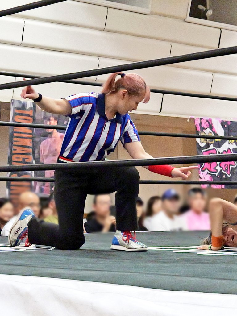 ihnoadodes's tweet image. 先週末は高島平にて、
レフェリーとレスラーの
ダブルヘッダーだった
バニー及川さん✨
一日で二つの顔を使い分ける
簡単な事ではないはず
それでも笑顔で乗りこなす
まさに二刀流の使い手ですね⚔️
#GanPro
#pw_secretbase
#バニー及川