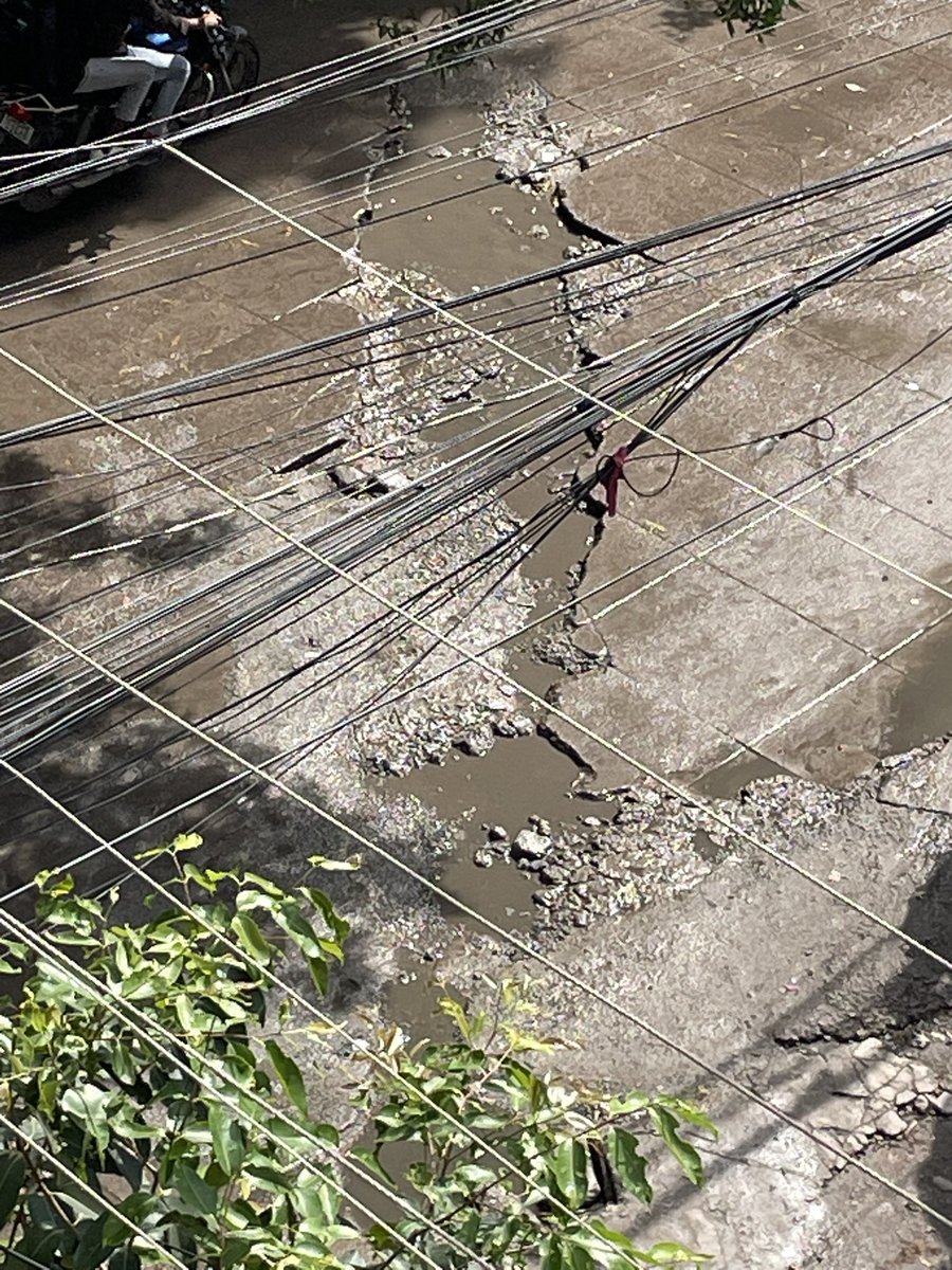 KumarGuglo80576's tweet photo. @GHMCOnline @CommissionrGHMC I don’t know whom to complain this is 5th time iam raising this issue 
For god sake do some work for people 
The road is abysmal and crap 
Now days no wants work @Collector_HYD https://t.co/jGiEok2KXX