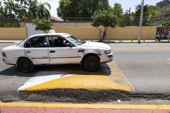 IvanDiazA_'s tweet photo. ¡Primero fueron los contenedores, luego las cajas y ahora los policías acostados!

    Dío Astacio hace y deshace con nuestros espacios públicos como si fueran suyos. No hay planificación, no hay respeto por la ciudadanía. Los espacios públicos no son para improvisar ni para caprichos personales, son de todos. 

@dioastacio #asde #SantoDomingoeste