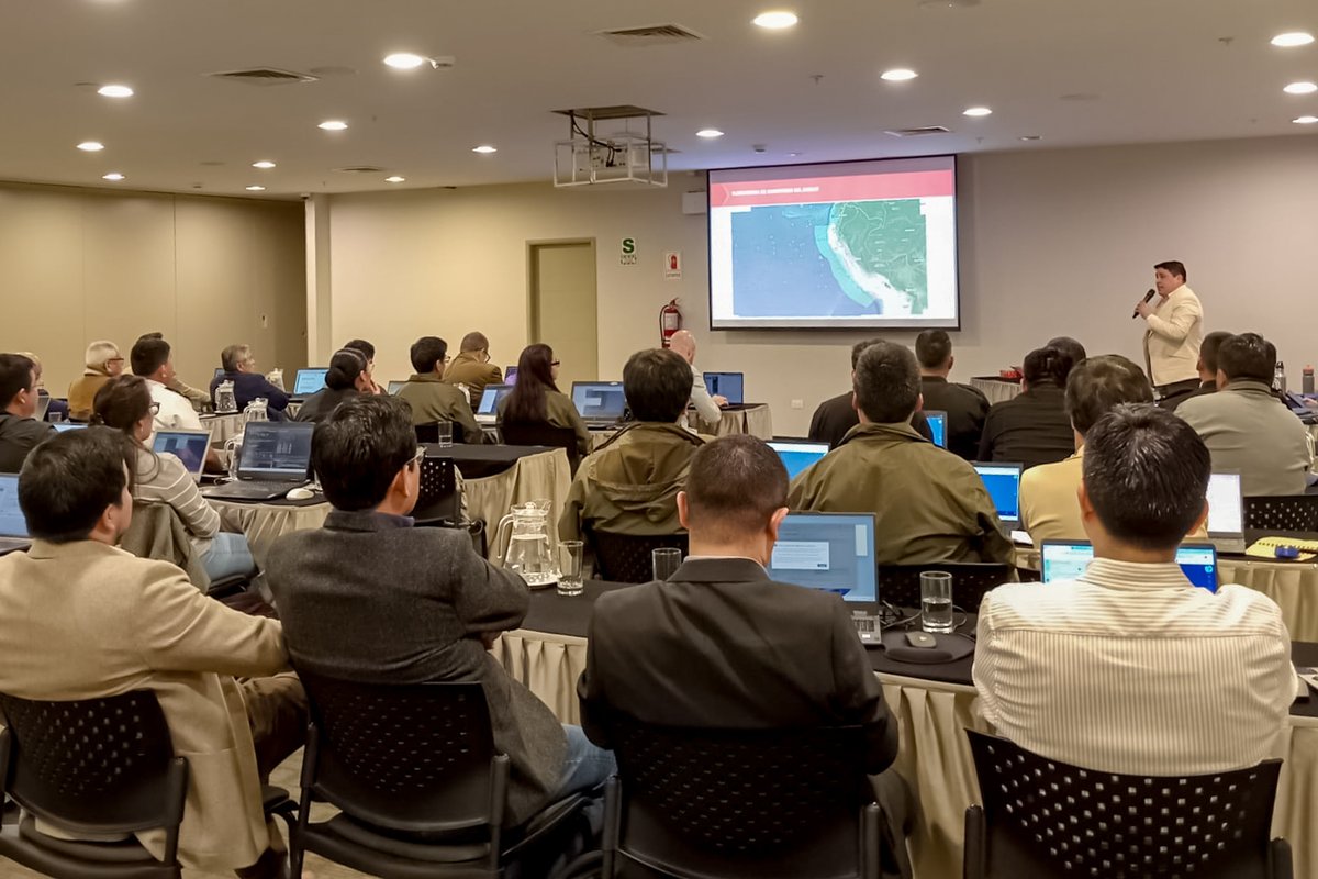 📡✅ En el marco del convenio de cooperación Interinstitucional con Global Fishing Watch, investigadores del IMARPE se capacitaron en tecnología satelital para el monitoreo, control y vigilancia de las áreas marinas protegidas.

🗞️ #NotaDePrensa ➡️ gob.pe/es/n/1246313