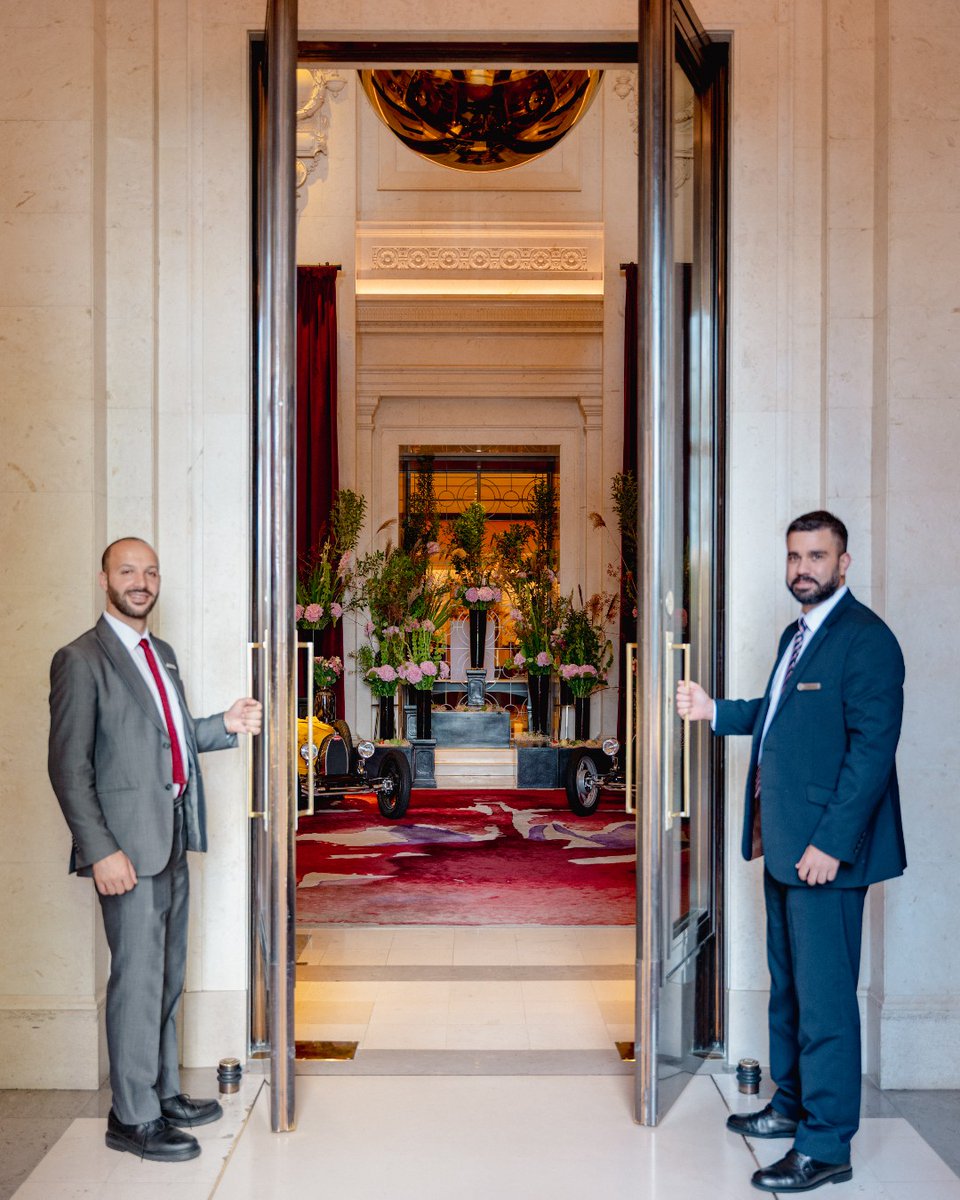 FSTowerBridge's tweet image. Our team is ready to welcome you in style in the City of London ✨ 

📸: @/luke_through_my_lens 

#fourseasons #fstowerbridge #londonhotels #luxurylondon #towerbridge