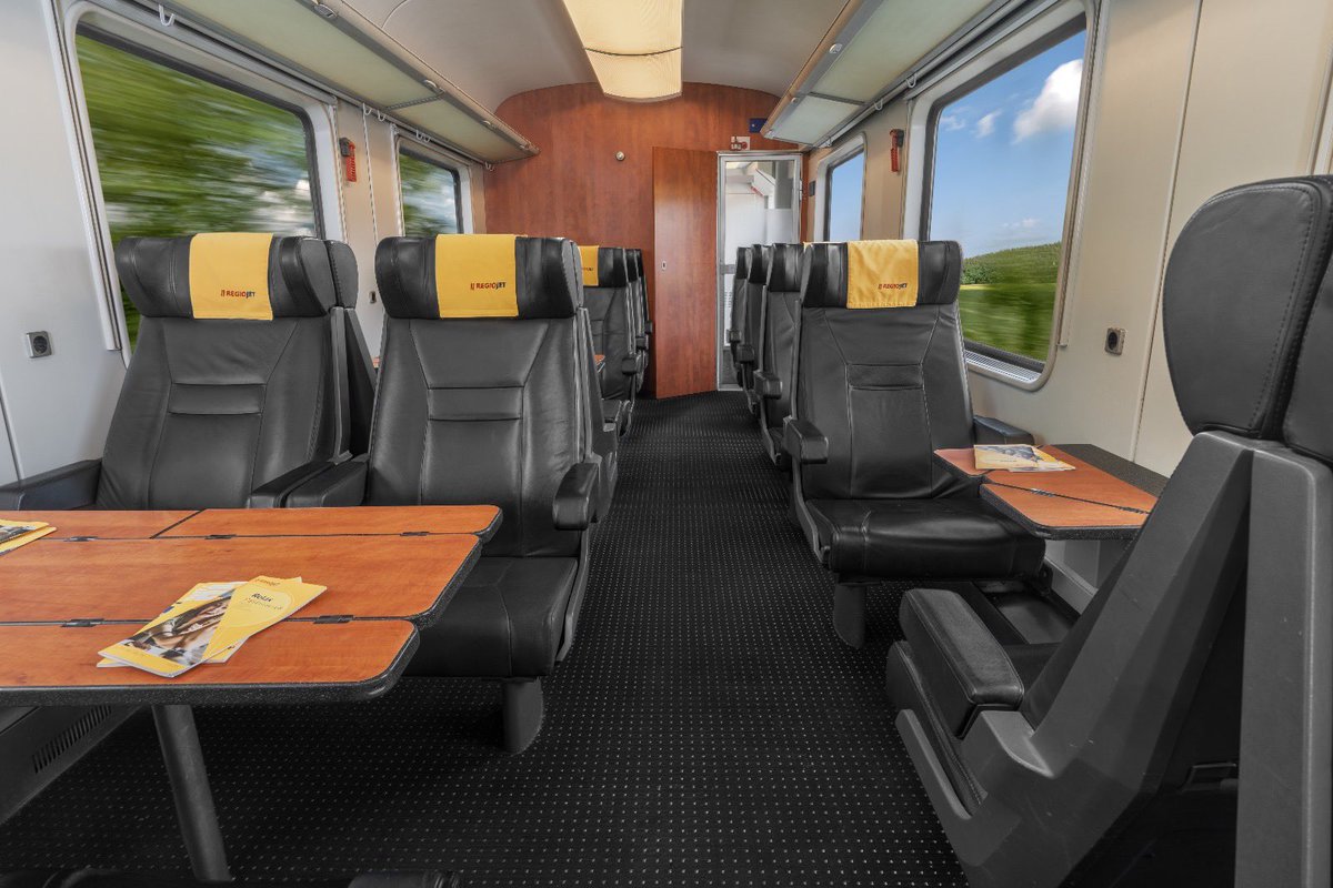 🔥🔥 Czeski <a href="/RegioJet/">RegioJet</a> idzie w Polsce na całość. Od grudnia 2026 roku spółka chce mieć u nas 195 wagonów (zmodernizowane z Niemiec) czyli ponad 20 składów. To poważniejsza konkurencja dla <a href="/PKPIntercityPDP/">PKP Intercity</a> niż Leo Express. 
Info: rynek-kolejowy.pl/wiadomosci/reg…