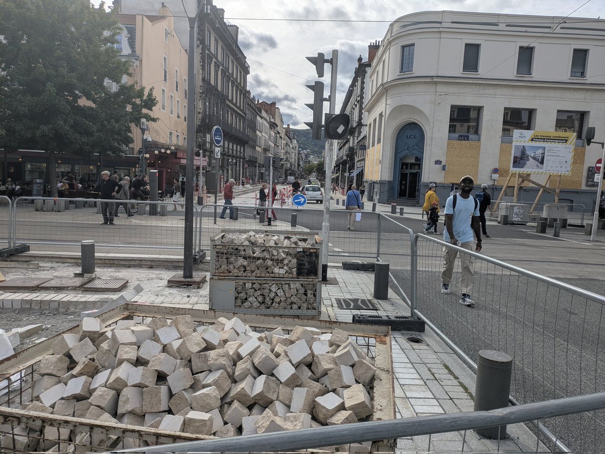 LBouillane's tweet photo. Prévention contre les risques de violence à @Prefet63 et @ClermontFd lors de la manifestation de ce jeudi 18/09 ... Il serait bien d'évacuer avant les pavés stockés sur place de Jaude, qui sont autant de projectiles à lancer sur les forces de sécurité et les vitrines de commerces https://t.co/0rCQOeOCF5