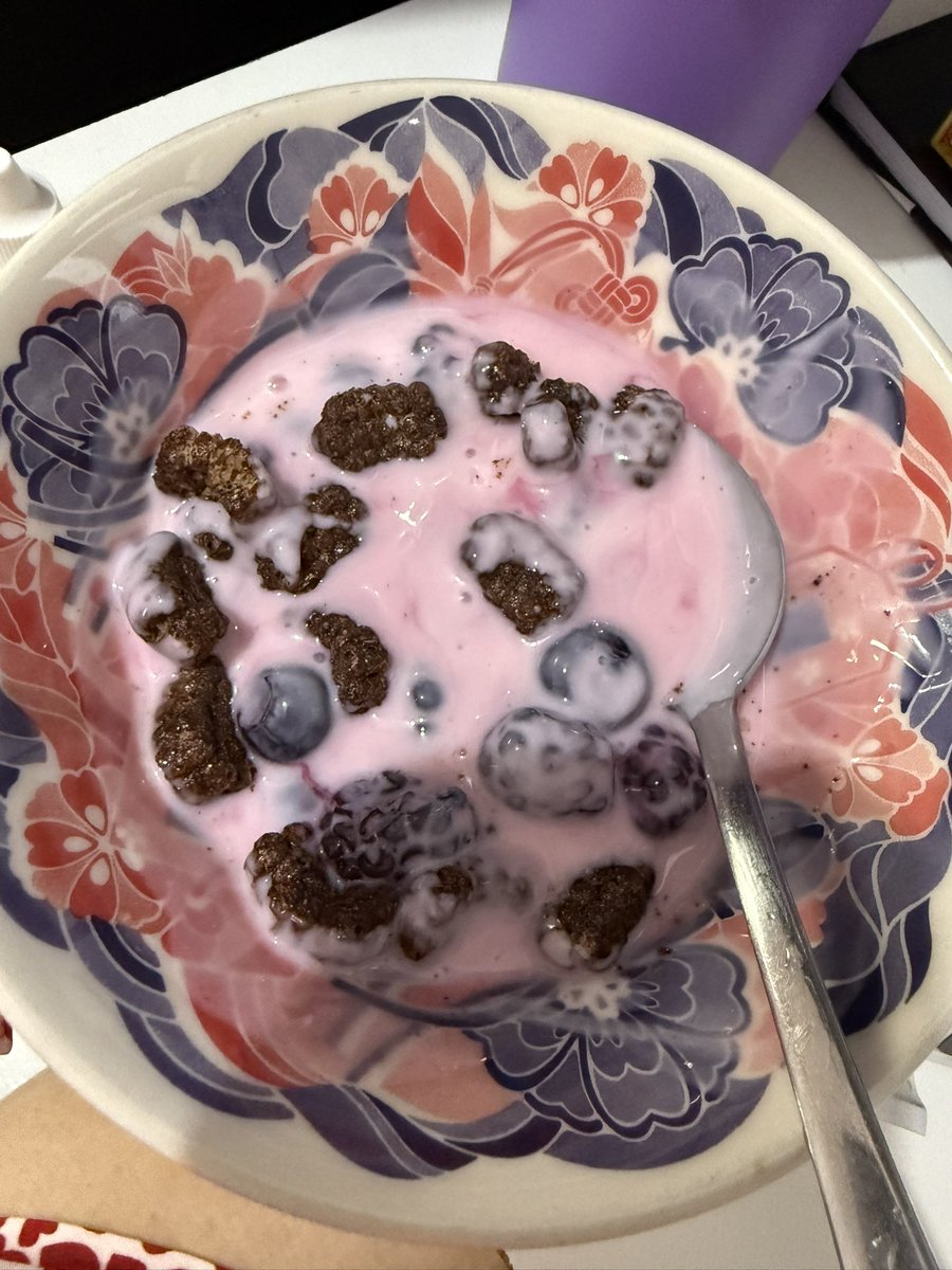 sometimesdiary's tweet image. melhor pré treino (mirtilo + amora)