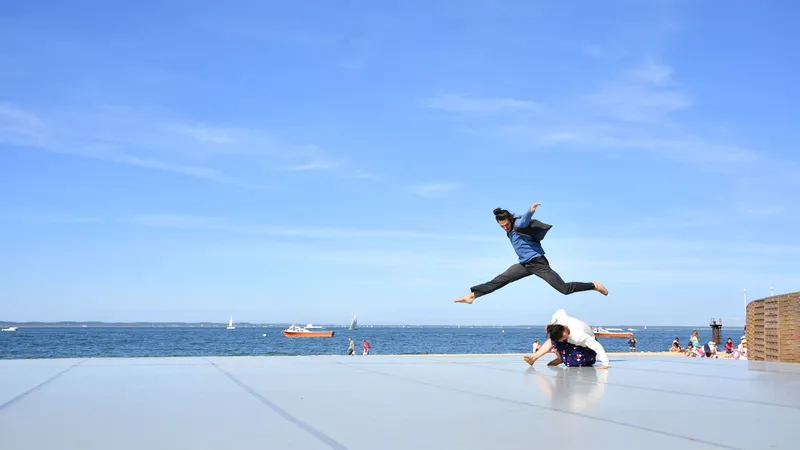 Festival "Cadences" : la danse sous toutes ses formes 
📌Du 16 au 23 septembre à Arcachon et au-delà
Pour tout savoir 👇
▶️arcachon.com/tourisme/je-bo…
En partenariat avec France 3 Nouvelle-Aquitaine <a href="/F3Regions/">France 3 Régions</a> #danse #arcachon