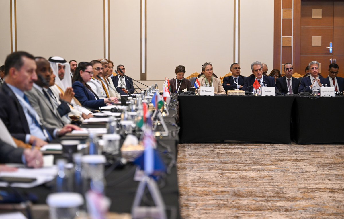 سعدت اليوم بمشاركة سفيرة المملكة المتحدة لدى اليمن <a href="/abda_sharif/">Abda Sharif</a>
برئاسة مشتركة بين المملكة العربية السعودية 🇸🇦والمملكة المتحدة 🇬🇧 في تدشين شراكة الأمن البحري اليمني، حيث اجتمع أكثر من 35 سفيراً وممثلاً للدول لدعم وتعزيز قدرات خفر السواحل اليمني لمراقبة وحماية الحدود البحرية، بما