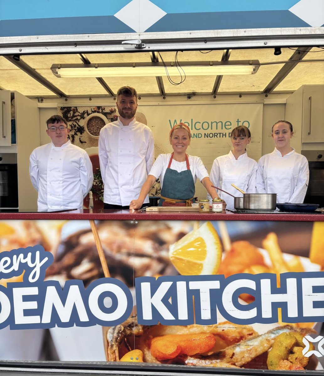 S_ERC's tweet photo. SERC Hospitality and Culinary Arts students from our Downpatrick Campus got the new academic year off to an exciting start when they got to support celebrity chef Anna Haugh, at the Tide and Turf Festival, in Portavogie recently.

https://t.co/1gvUUsxsdJ

#BetterOffAtSERC https://t.co/naJEjkFmGR