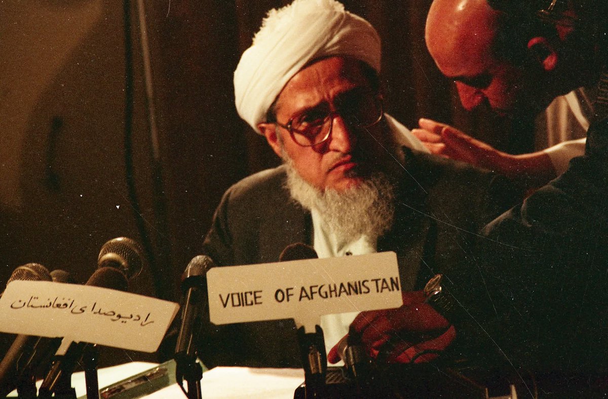 د جلالآباد جګړه د افغانستان د خپلواکۍ او ځاني دفاع یوه تاریخي حماسه ده. پاکستان+لویدیځ د خپلو اوږدمهاله سټراټیژیکو اهدافو لپاره د افغان مخالفینو ډلو احساسات او سیاسي خفګان د افغانستان ورانۍ او عام ولس وژنې او نفاق جوړولو کې کامیاب مدیریت کړ.
د جهادي رهبرانو بی خرده اقدامات او د