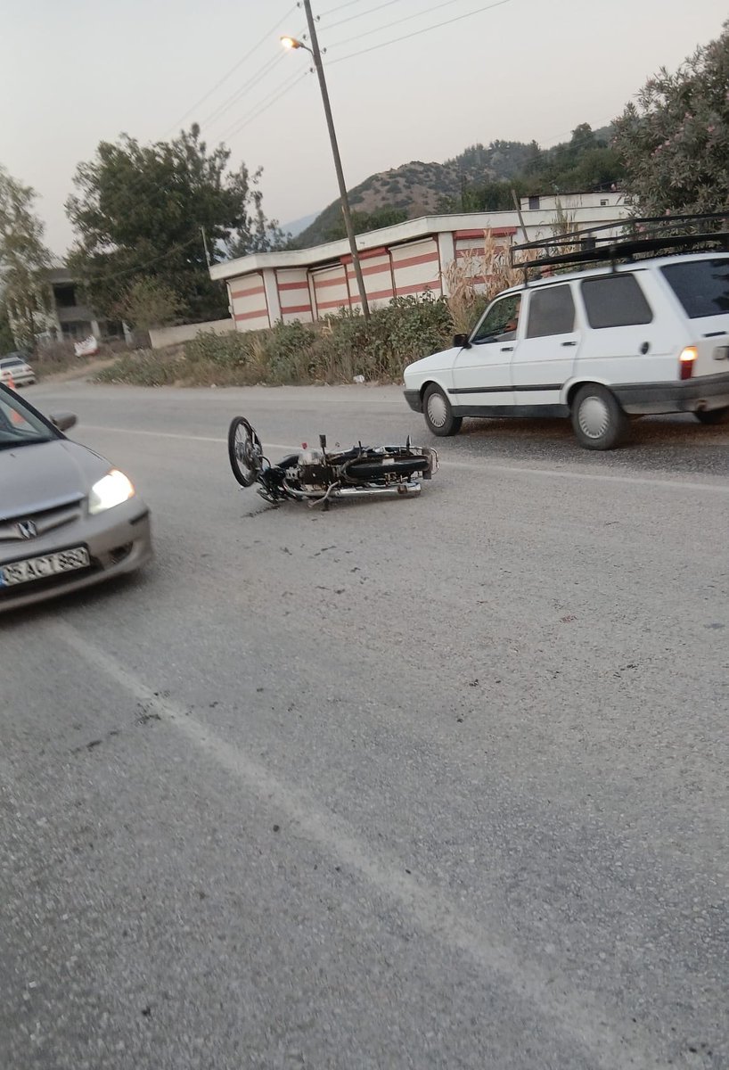 Osmaniye Düziçi’nde Motosikletle Otomobil Çarpıştı: 1 Yaralı

Osmaniye’nin Düziçi ilçesi Yarbaşı Beldesi’nde, Halk Ekmek civarında motosiklet ile otomobilin çarpışması sonucu trafik kazası meydana geldi.
Motor sürücüsü yaralandı