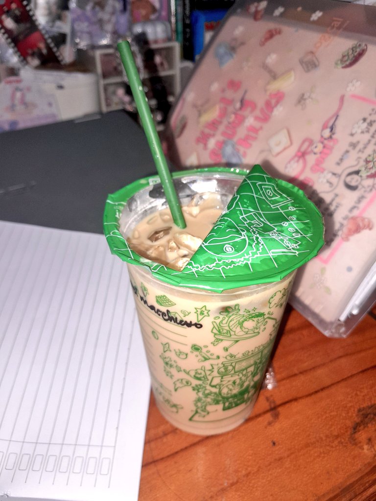 keyiraee's tweet image. kopi adalah penyelamat belajar hari ini 📖🍀💤