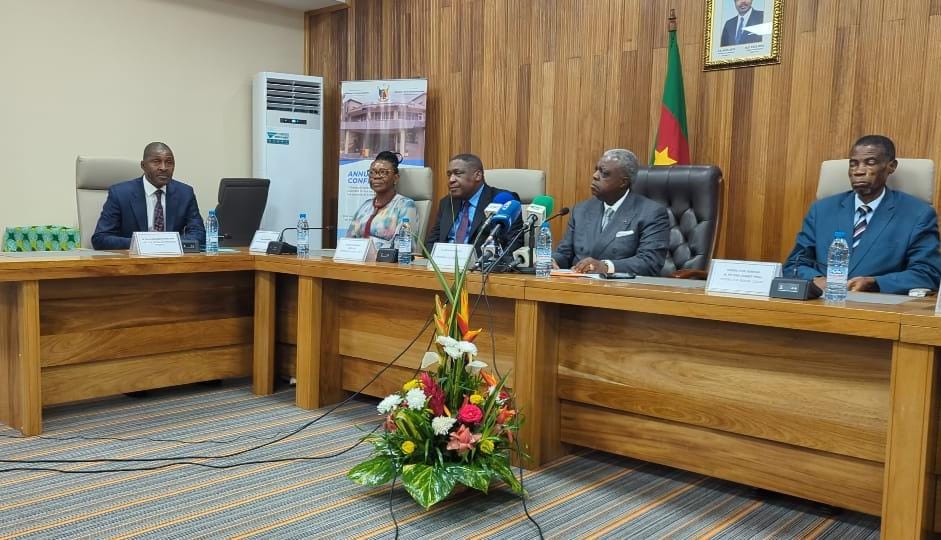 (1)
Le Ministre de la Communication a présidé ce 16 septembre 2025, la cérémonie d’ouverture de la conférence annuelle des Responsables des services centraux, déconcentrés et extérieurs, élargie aux organismes sous-tutelle dudit. 
#MINCOM
#Cameroun
#TT237