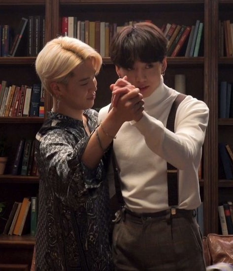 museebyjm's tweet image. — busco mutis army, q suban tuits a cada segundo  
                       
         ( #armytwt  | #btstwt )  

★ she / 08 / 🇺🇾
★ jimin biased  
♥︎ jikook ☝🏻
♥︎ OT7 obviamente 
★ nada de multis o solos 
★ soy confianzuda e intensa 

♡ + ↻ y amiguis forever