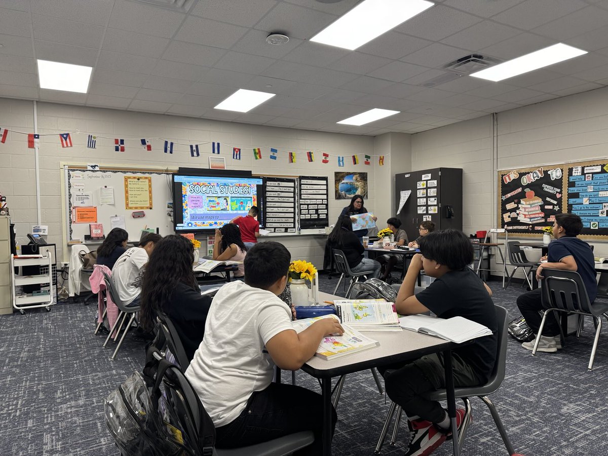 NAC with Ms. Viesca— our students are growing their English so quickly! ⁦<a href="/Dean_CFISD/">Dean Middle School</a>⁩ ⁦<a href="/CFISDELs/">CFISD EBs</a>⁩