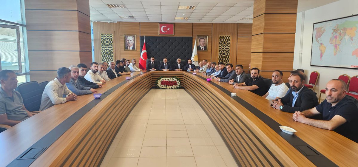 📍 MERKEZ İLÇE / BİTLİS

Merkez Mahalle Başkanlarımızla bir araya gelerek Türkiye Yüzyılı hedeflerimizi, teşkilat çalışmalarımızı ve sahadaki gayretlerimizi değerlendirdik.
Tevazu, samimiyet ve gayretle yolumuza devam ediyoruz.