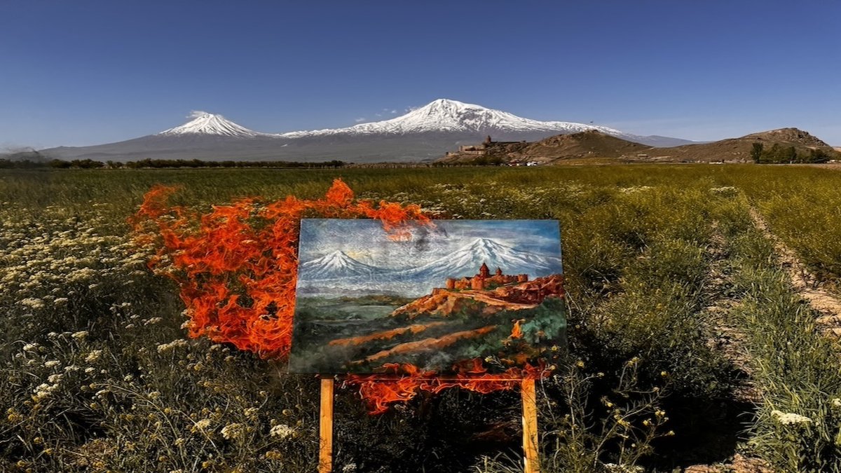 HikariGroupe's tweet image. Dans la poudrière du Caucase, l&apos;Arménie ne cesse de lutter pour sa survie. Un film sur l&apos;histoire récente de ce pays, enjeu de toutes les tensions.
Un documentaire de Frédéric Tonolli.
📺 Diffusion ce jeudi 17 /09 sur #HistoireTV à 20h50
#tf1 # #albertlondres #arméniensenfrance
