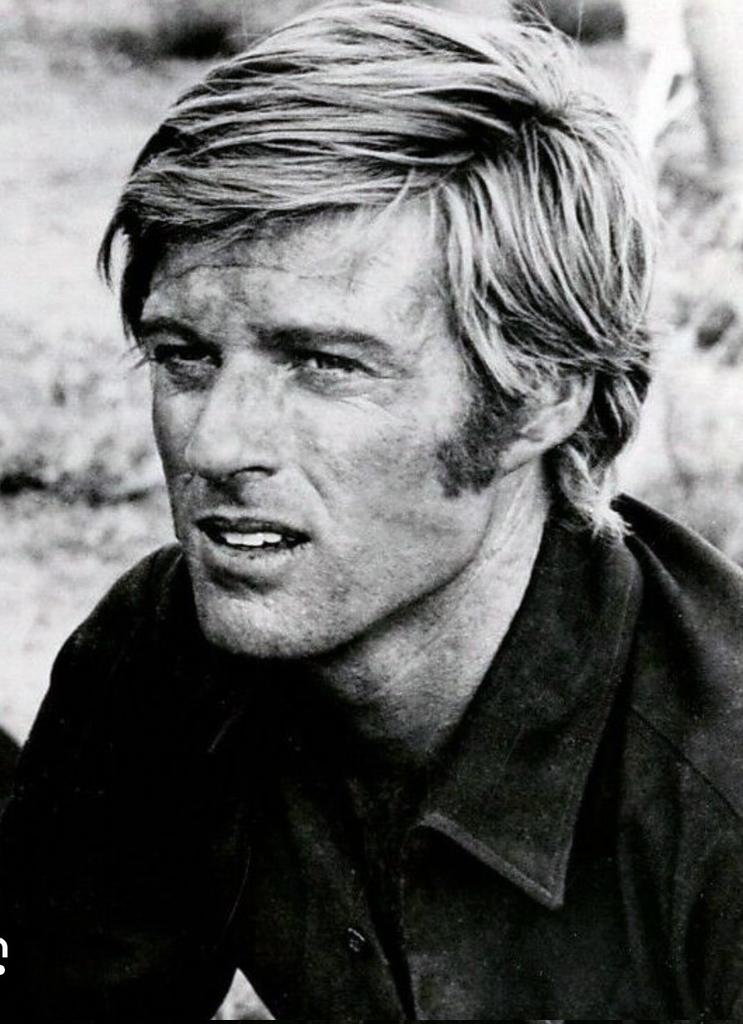 Redford traballou con Brando en The Chase (A manda humana), na que se retrata como a persecución dun pequeno delincuente leva a toda unha vila ao fanatismo. Moi actual.