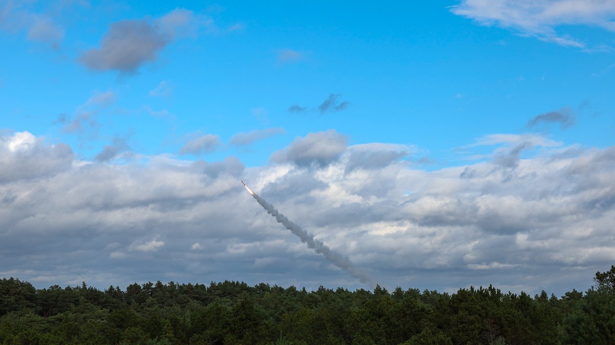 balt_security's tweet photo. Polish 🇵🇱 37th Air Defence Missile Squadron, 3rd Air Defence Missile Brigade #3BROP conducted its first live-fire with PAC-2 GEM-T using Integrated Battle Command System #IBCS during #IronDefender25 Exercise at Ustka Training Area, Poland, Sept. 16, 2025.
📸by Krzysztof Gumul https://t.co/I1dA5rgOGf