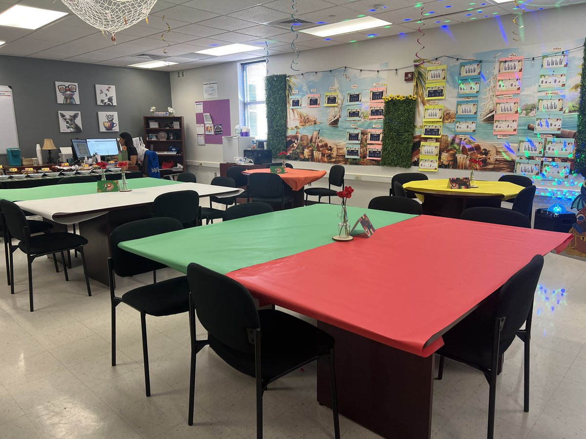 ❤️🤍💚One of my favorites is the annual 16 de septiembre potluck &amp; principal salsa competition.  Drugan Dragons are ready to celebrate 🇲🇽 #LeadLikeADragon