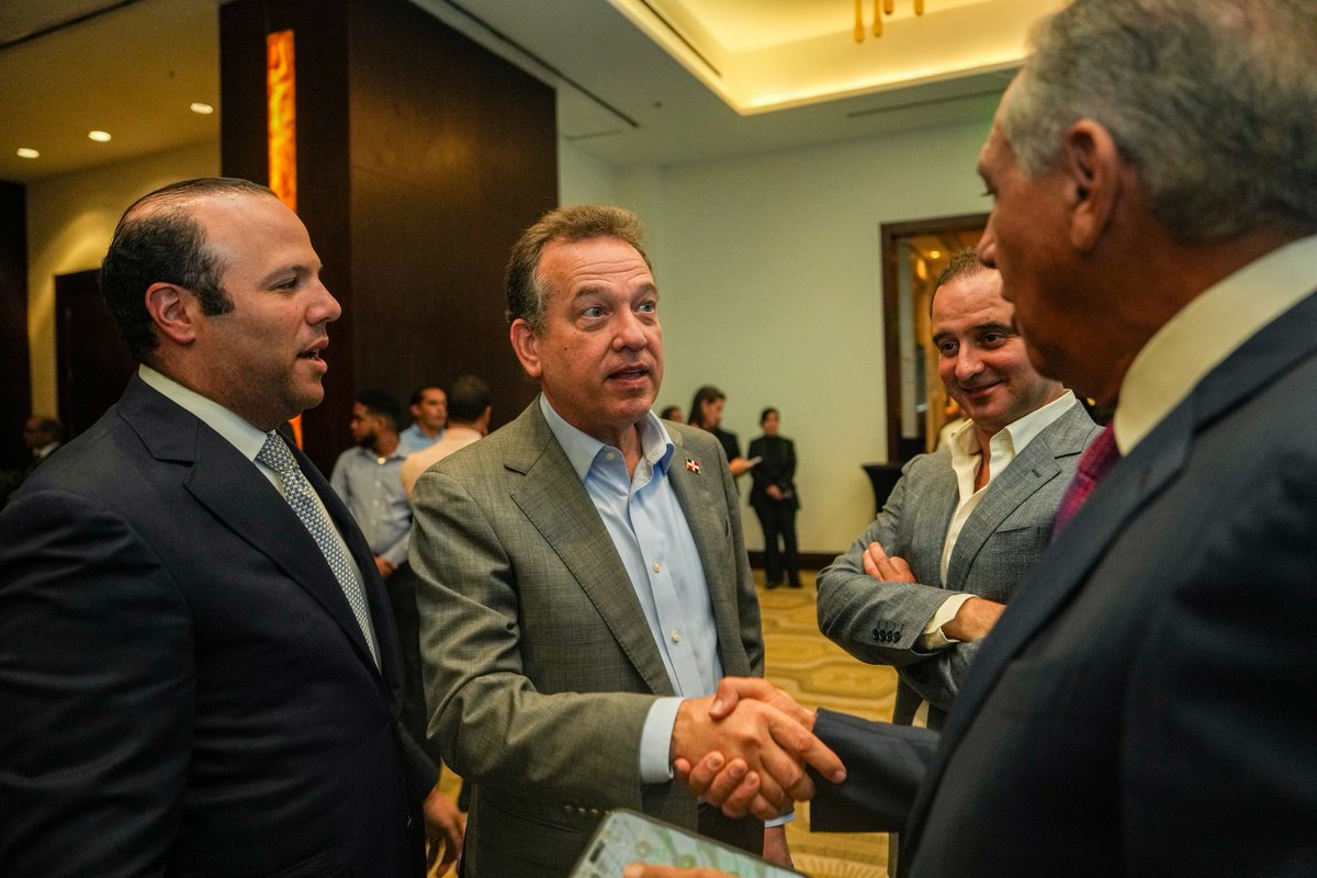 ¡Celebramos la historia y el futuro del azúcar dominicano! 👏

Nuestro ministro Ito Bisonó (<a href="/itobisono/">Ito Bisonó</a>) estuvo presente en la celebración de los 143 años del <a href="/CAEIrd/">Consorcio Azucarero de Empresas Industriales CAEI</a> y el 60 aniversario del <a href="/InazucarRDO/">Instituto Azucarero Dominicano (INAZUCAR)</a>, destacando la trayectoria y visión de futuro del sector azucarero en