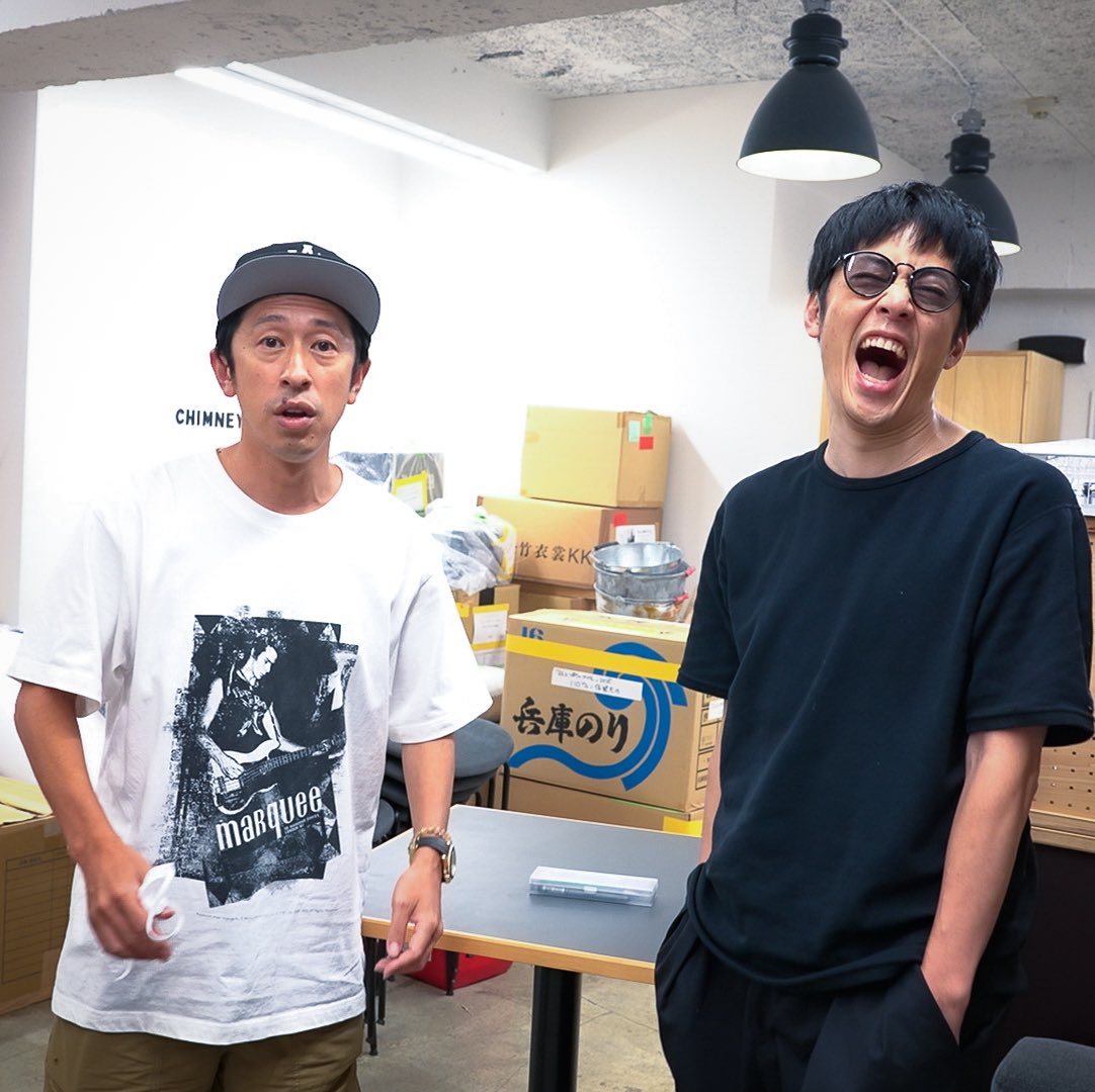 20220201zak's tweet photo. 毎週キングコングの撮影後、
2人は“あることで”論争に…

その様子は今週の【毎週キングコング】にて👍
#オフィスはもうすぐ片付くはずです https://t.co/dkLttlciiJ