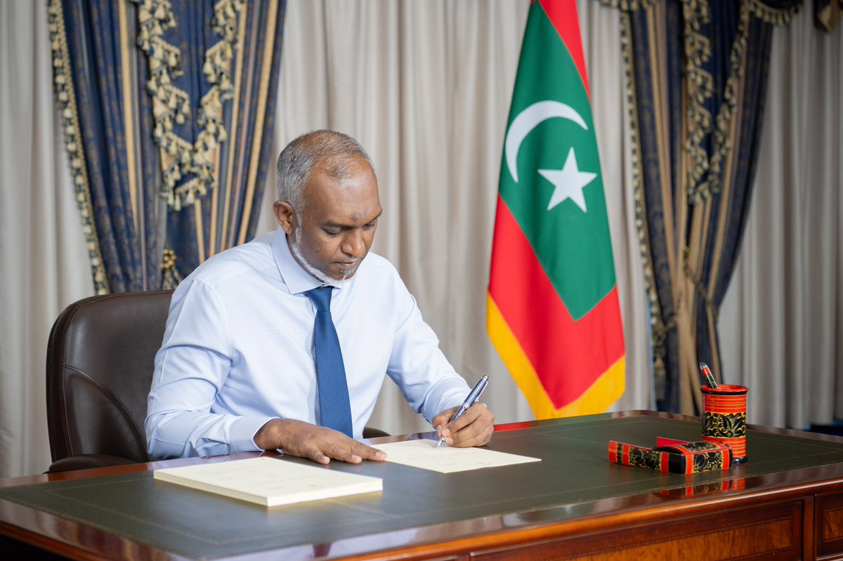 ރައްޔިތުންގެ ޚިޔާލު ހޯދުމުގެ ޢާންމު ވޯޓު ނެގުމުގެ ބިލު، ރައީސުލްޖުމްހޫރިއްޔާ ތަސްދީޤުކުރައްވައިފި 
presidency.gov.mv/Press/Article/…