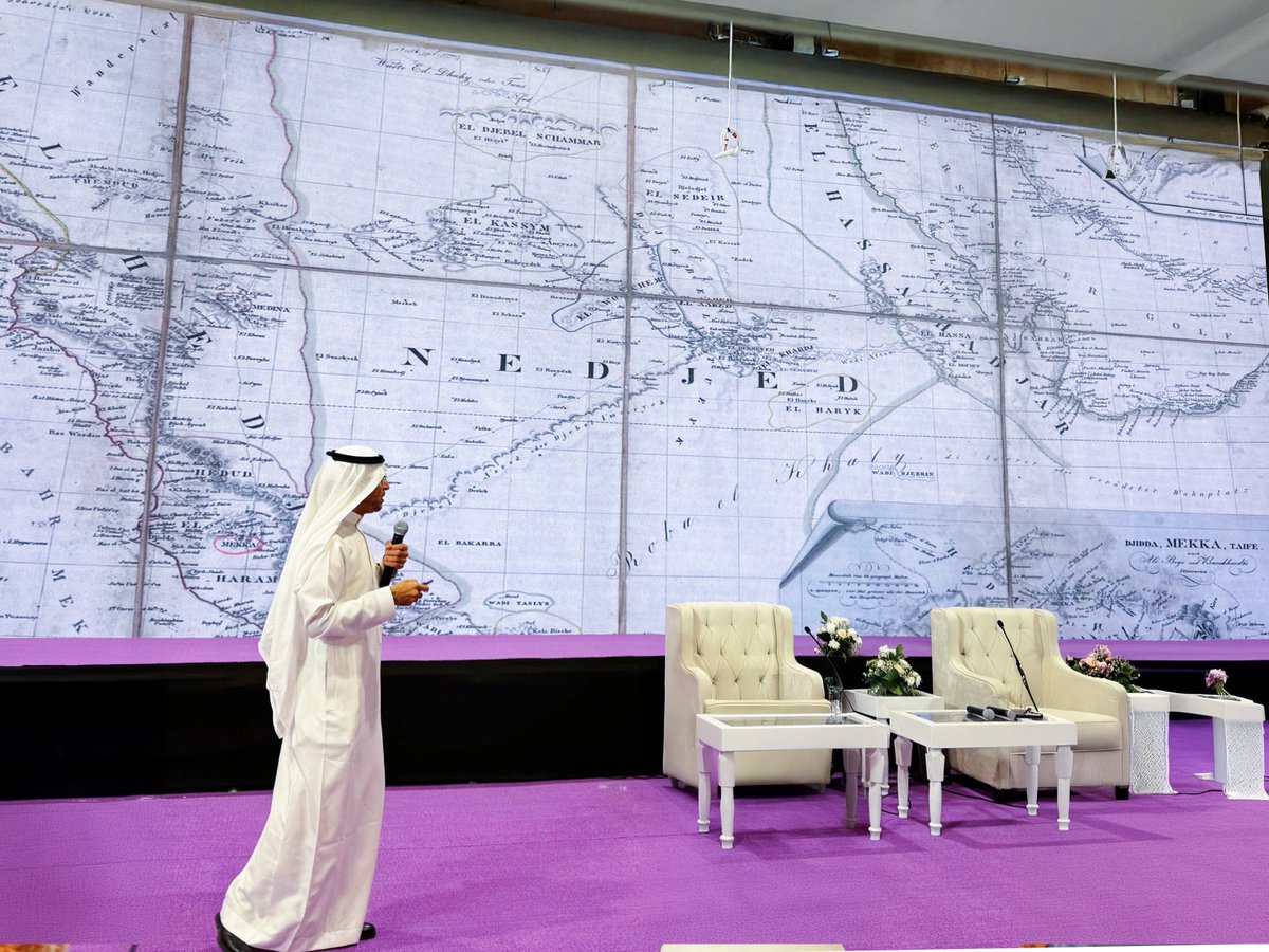 شهد #ملتقى_ذات_نخل للتمور الفاخرة افتتاحاً مشرّفاً برعاية وحضور صاحب السمو الملكي الأمير سلمان بن سلطان بن عبدالعزيز آل سعود، أمير منطقة المدينة المنورة، جامعاً نخبة من المهتمين بالثقافة والتراث والاقتصاد.
وفي هذا الإطار، قدّم الأستاذ الدكتور عبدالله القاضي ندوة بعنوان: (دروب