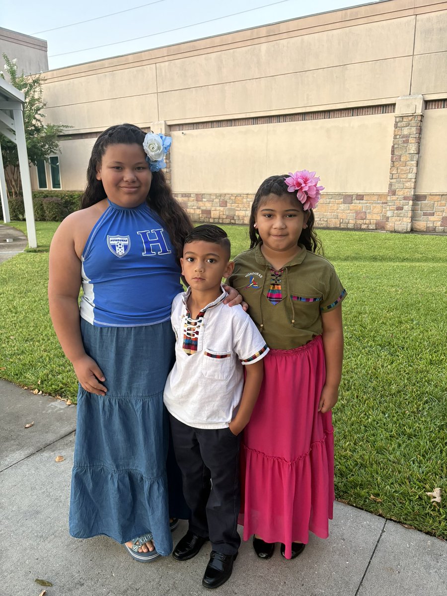 From embroidered dresses to traditional shirts, our Blue Jays lit up campus today in their Hispanic heritage attire! 🌟 #HispanicHeritageMonth #BlueJays