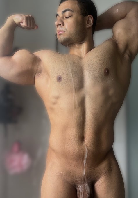 Watch Pedro's leaked NSFW photo on TwXstars