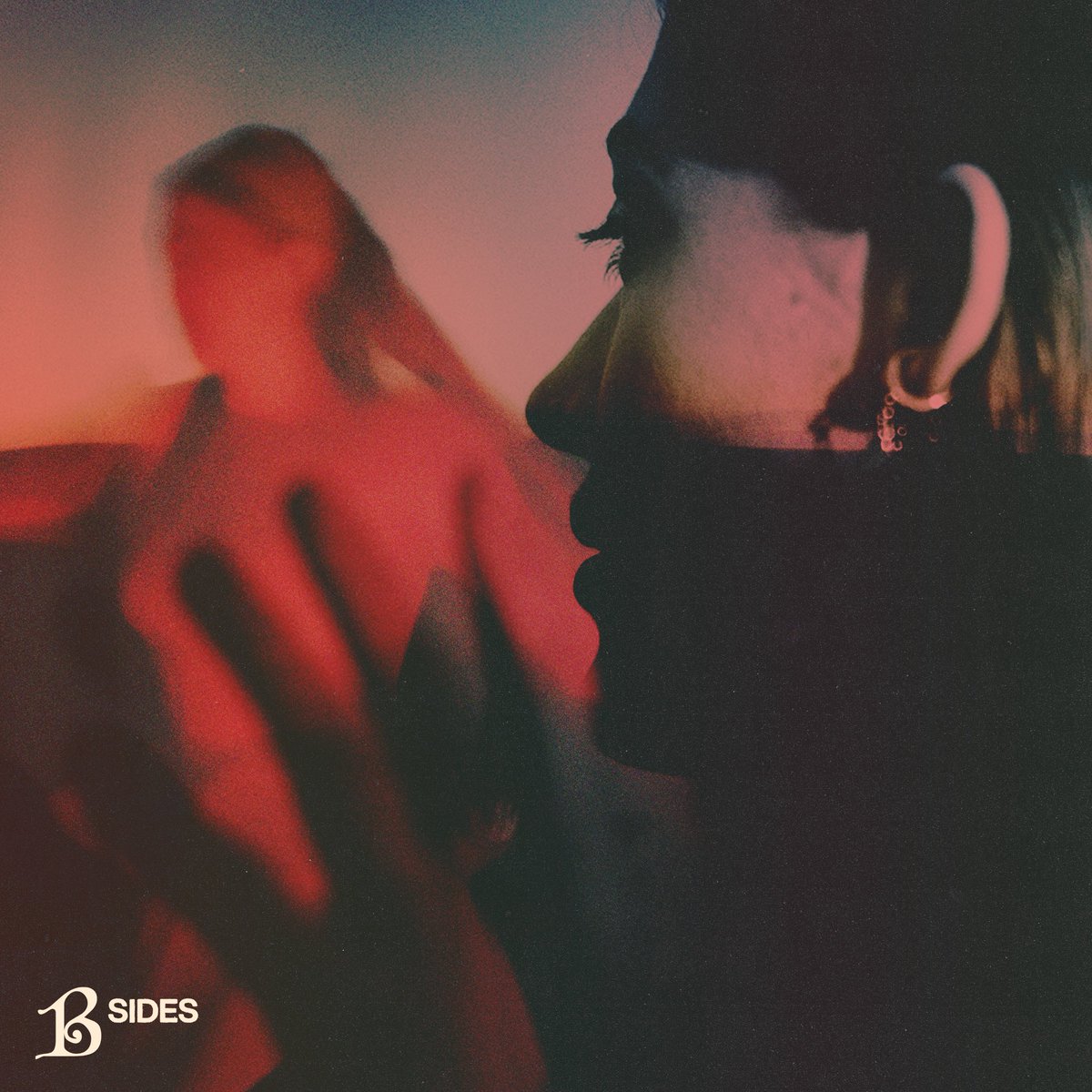 Cornelia Murr (@cornelia_murr) on Twitter photo Two songs out today: Treaty and Gotta Give. And I’m typing from the van to Nashville where tour begins tonight with <a href="/matthewmaltese/">matt maltese</a>. Hope to see you out there soon, we’re playing just about everywhere. ❤️
corneliamurr.ffm.to/b-sides.bio?fb… Two songs out today: Treaty and Gotta Give. And I’m typing from the van to Nashville where tour begins tonight with <a href="/matthewmaltese/">matt maltese</a>. Hope to see you out there soon, we’re playing just about everywhere. ❤️
corneliamurr.ffm.to/b-sides.bio?fb…