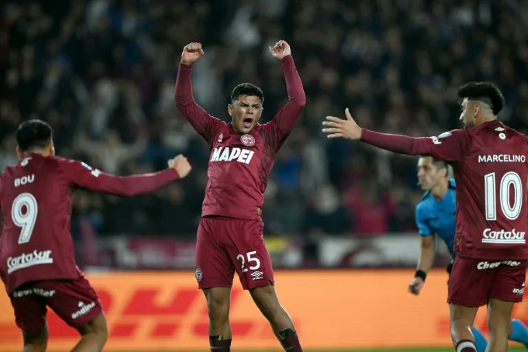 #Futbol Con escasez de goles, apenas seis en sus últimos ocho partidos, <a href="/clublanus/">Club Lanús</a>  deberá encontrar el sendero hacia el arco rival si quiere impactar al <a href="/FluminenseFC/">Fluminense F.C.</a>  en el arranque del cruce de cuartos de final de la Copa <a href="/Sudamericana/">CONMEBOL Sudamericana</a>  este martes en el sur de Buenos Aires.