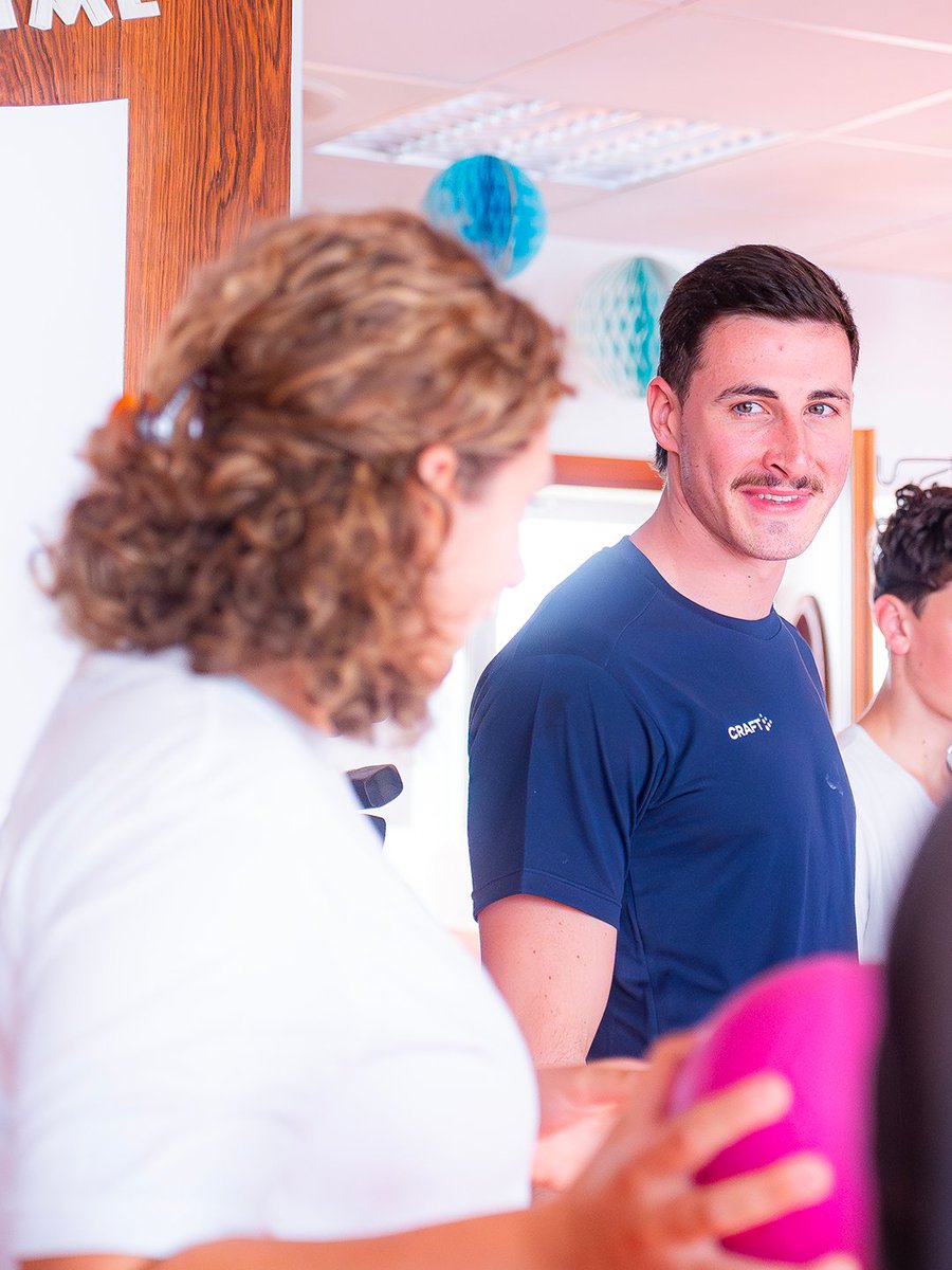 Retour en images sur les 2 premières séances à l’HME à l’occasion de 𝗦𝗲𝗽𝘁𝗲𝗺𝗯𝗿𝗲 𝗲𝗻 𝗢𝗿 💛

Ces deux derniers mercredis, les enfants hospitalisés à l’Hôpital Mère-Enfant ont eu la chance de recevoir la visite de plusieurs joueurs du LH, accompagnés de notre mascotte🦁