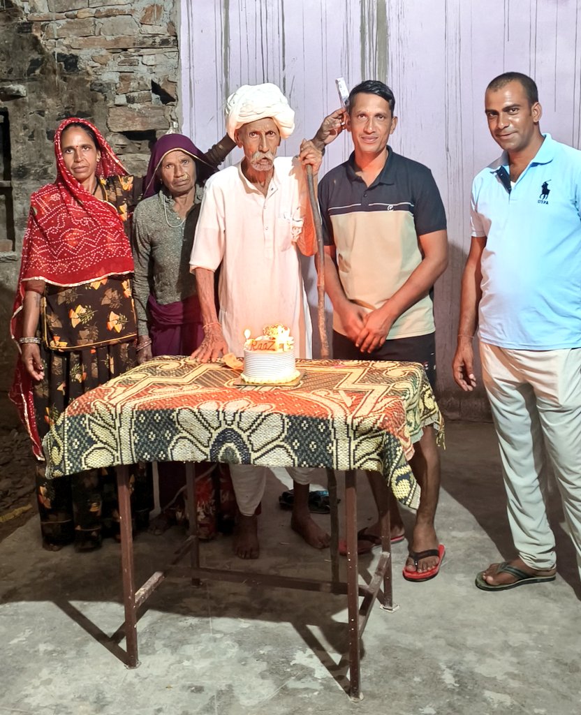 जन्मदिन की शुभकामनाओं के लिए बहुत-बहुत धन्यवाद! 
आपके प्यार भरे शब्दों ने मेरे दिन को और भी खास बना दिया।
आप जैसे हैं, वैसे ही मेरे जीवन में रहने के लिए शुक्रिया।
मैं भाग्यशाली हूँ कि मेरे जीवन में आप जैसे अद्भुत लोग हैं।
#BirthdayBoyRaaz