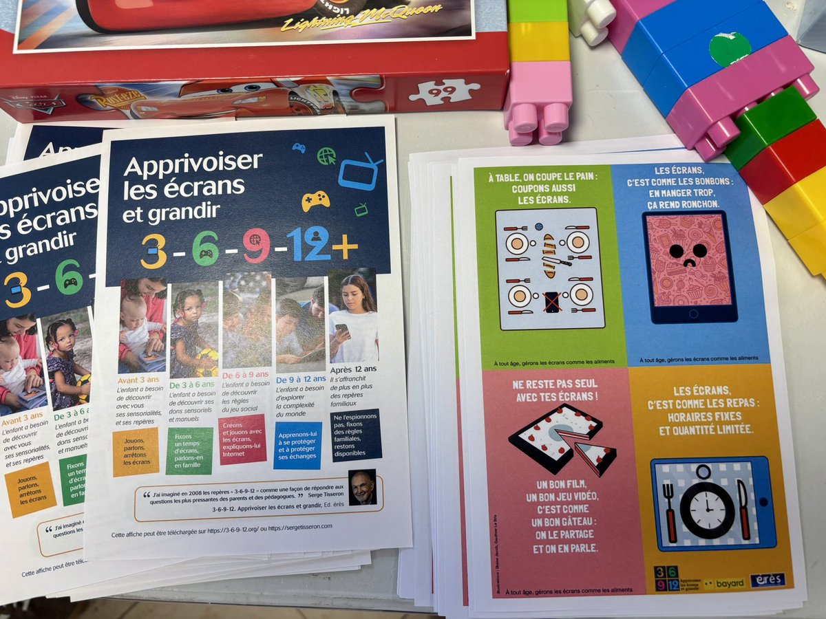 #SemaineSécuritéPatients 
Aujourd’hui, au CHI Elbeuf-Louviers-Val-de-Reuil, les équipes de pédiatrie et de pharmacie tenaient un stand pour informer et protéger les enfants au quotidien : usage des écrans, risques  médicamenteux, hygiène bucco-dentaire…