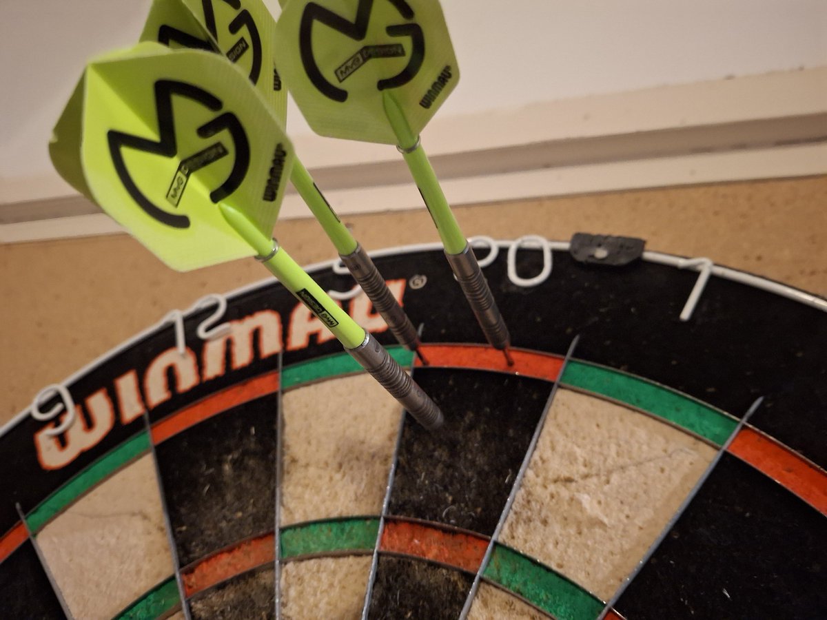 FCGGroundhopper's tweet image. Potje 🎯 met mn 10e 180 score &amp;amp; 100 #Checkout #Dartstraining #LoveTheDarts🎯