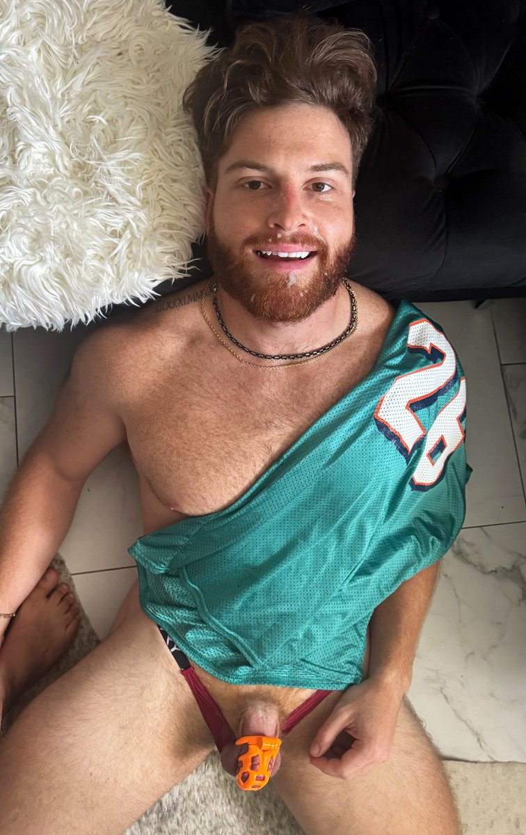 Halftime is for facials. 🏈

He threw my jersey at me and said, “Clean yourself up boy.” 

🔒: <a href="/kink_wear/">KINK🧡WEAR</a> 

#NationalFacialLeague